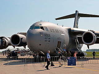 Самолет НАТО приземлился в Харькове Самолет НАТО приземлился в Харькове