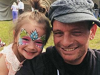 Дочь отвезла умирающего отца в Disneyland Дочь отвезла умирающего отца в Disneyland