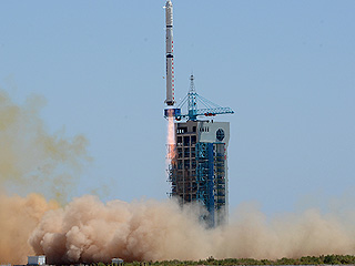 У Земли появился новый спутник У Земли появился новый спутник