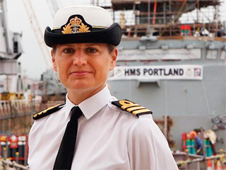 Капитан ВМС уволена из-за романа с офицером Капитан ВМС уволена из-за романа с офицером