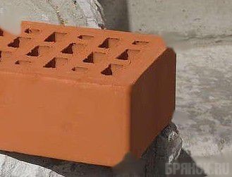 Погарский подросток ударил незнакомую девушку кирпичом