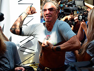 Микки Рурк оценил "вежливого" Путина Микки Рурк оценил "вежливого" Путина