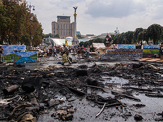 Зачищенный Майдан стал яблоком раздора Зачищенный Майдан стал яблоком раздора