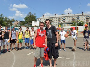 Более 100 брянских спортсменов собрались на соревнования по уличному баскетболу