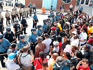 В США демонстрантов разогнали газом В США демонстрантов разогнали газом