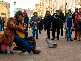 На пешеходных улицах запретят шуметь На пешеходных улицах запретят шуметь