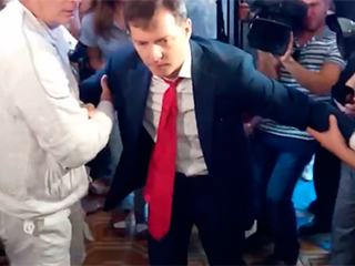 Ляшко снова избили в Раде Ляшко снова избили в Раде