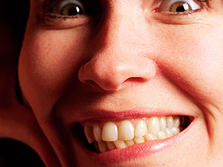 Женщина умерла после укуса полицейского Женщина умерла после укуса полицейского