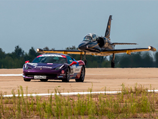 Суперкары поспорят с самолетами Суперкары поспорят с самолетами