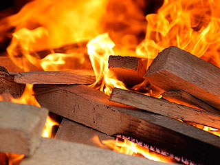 Украинцам советуют закупать дрова и уголь Украинцам советуют закупать дрова и уголь