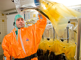 Эбола может лишить жизни миллион человек Эбола может лишить жизни миллион человек