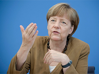 Порошенко пожаловался Меркель на Россию Порошенко пожаловался Меркель на Россию