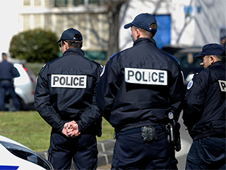 В Париже у принца отобрали деньги и машину В Париже у принца отобрали деньги и машину