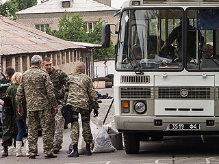 Под Луганском расстреляна колонна беженцев Под Луганском расстреляна колонна беженцев