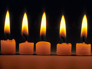 Спавшая при свечах гадалка сгорела заживо Спавшая при свечах гадалка сгорела заживо