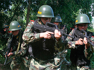 Китайские военные вторглись в Индию Китайские военные вторглись в Индию