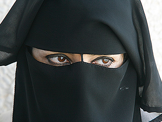 Пьяный чиновник избил принцессу Пьяный чиновник избил принцессу