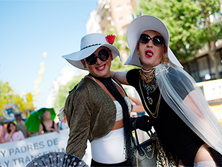 Геи пробили дыру в бюджете Испании Геи пробили дыру в бюджете Испании