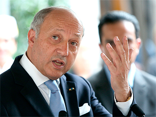 Париж поддержал Москву с гумпомощью Париж поддержал Москву с гумпомощью