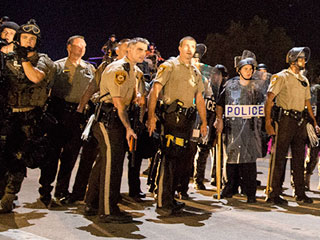 В Фергюсон предложили послать миротворцев В Фергюсон предложили послать миротворцев