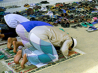 Умный ковер для молитв создан в Дагестане Умный ковер для молитв создан в Дагестане