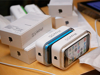 Apple бесплатно заменит батареи на iPhone Apple бесплатно заменит батареи на iPhone