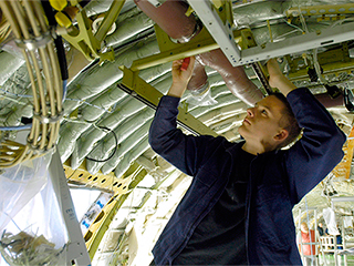 Самолеты обтянут "человеческой кожей" Самолеты обтянут "человеческой кожей"