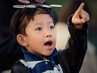 Мальчик чудом выжил под колесами машины Мальчик чудом выжил под колесами машины