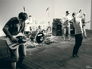 Комсомольск-на-бесконечности Комсомольск-на-бесконечности