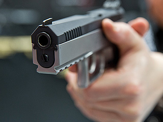 В США ребенок пришел в детсад с пистолетом В США ребенок пришел в детсад с пистолетом