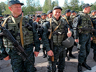 Силовики массово сдались ополченцам Силовики массово сдались ополченцам