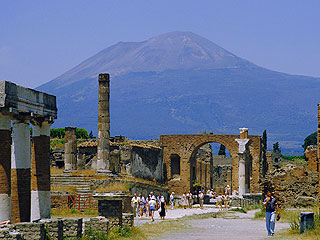 Помпеи исчезают с лица Земли Помпеи исчезают с лица Земли