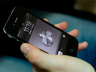 Apple закидает iPhone россиян рекламой Apple закидает iPhone россиян рекламой