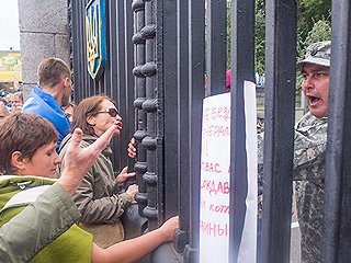 В Киеве задержали послов России В Киеве задержали послов России