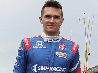 Российский автогонщик разбился в США Российский автогонщик разбился в США