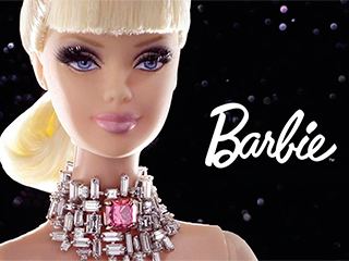 Барби примерит наряд марьячи Барби примерит наряд марьячи