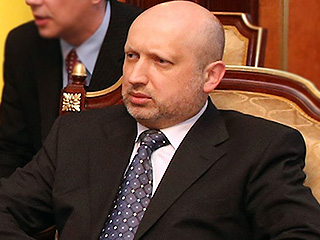 Нервного Турчинова отпаивали водой в Раде Нервного Турчинова отпаивали водой в Раде