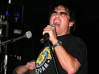 Умер вокалист рок-группы Survivor Умер вокалист рок-группы Survivor