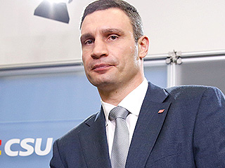 Соратник Ляшко прыгал на Кличко Соратник Ляшко прыгал на Кличко