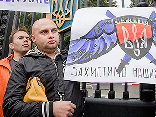 В Донбассе хотят ввести военное положение В Донбассе хотят ввести военное положение