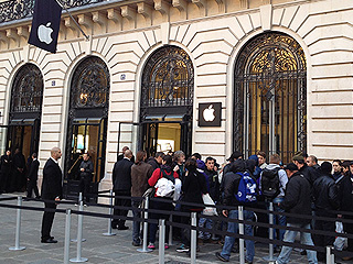 Очередь за iPhone 6 выросла в Нью-Йорке Очередь за iPhone 6 выросла в Нью-Йорке