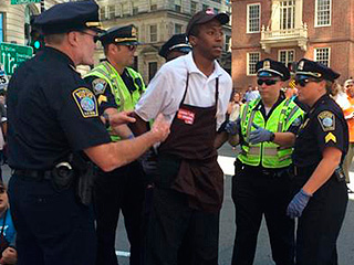 Арестованы бастующие работники фастфуда Арестованы бастующие работники фастфуда