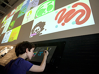 Microsoft запускает гигантские тачскрины Microsoft запускает гигантские тачскрины