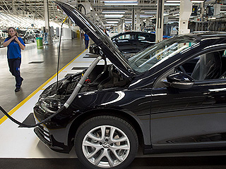 Завод Volkswagen останавливает конвейер Завод Volkswagen останавливает конвейер