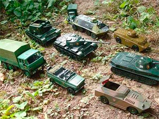 Россия "троллит" НАТО игрушечным вторжением Россия "троллит" НАТО игрушечным вторжением