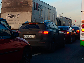 На МКАД обвалилась часть съезда На МКАД обвалилась часть съезда