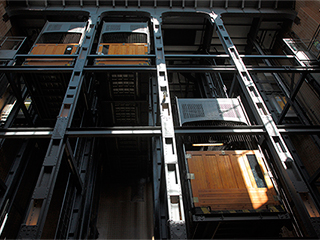 Лифт убил десять рабочих Лифт убил десять рабочих