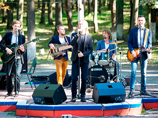 Российские музыканты спели для беженцев Российские музыканты спели для беженцев