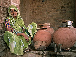 В Индии мафиози наживаются на жажде людей В Индии мафиози наживаются на жажде людей