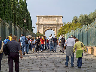 Российские туристы спасают Европу Российские туристы спасают Европу